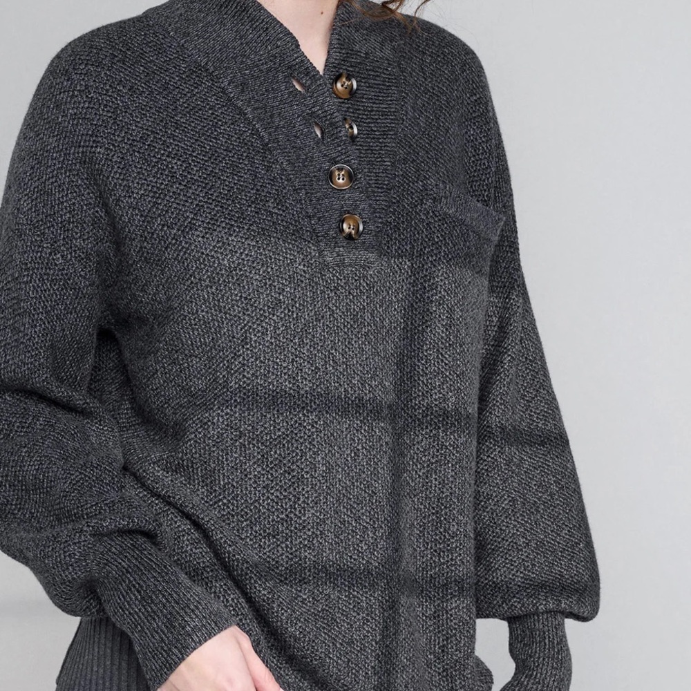 Lunya Womens cotton silk pocket Henley sweatshirt in drifting charcoal M